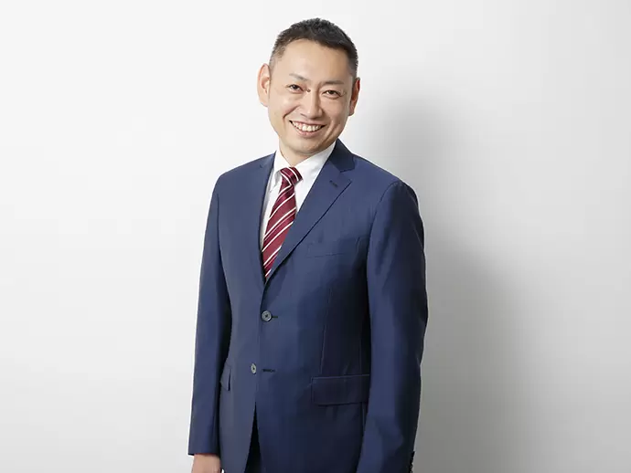 人を変え、経営を変え、美容業界を変えていく。この想いを胸に事業を展開するグループ代表の田崎裕史。