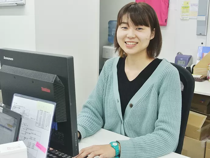 服装・髪型・ネイル自由☆コツコツ丁寧に業務に取り組むことが好きな方、大歓迎です♪