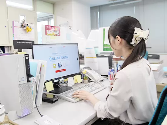 長く皆様に愛される、ロングセラー商品を展開。業務用の練乳は業界トップクラスのシェアを誇っています。