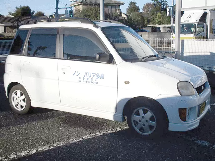 通勤にも利用できる社用車を貸与！スタッフも近隣に住んでいる人が多いんです。