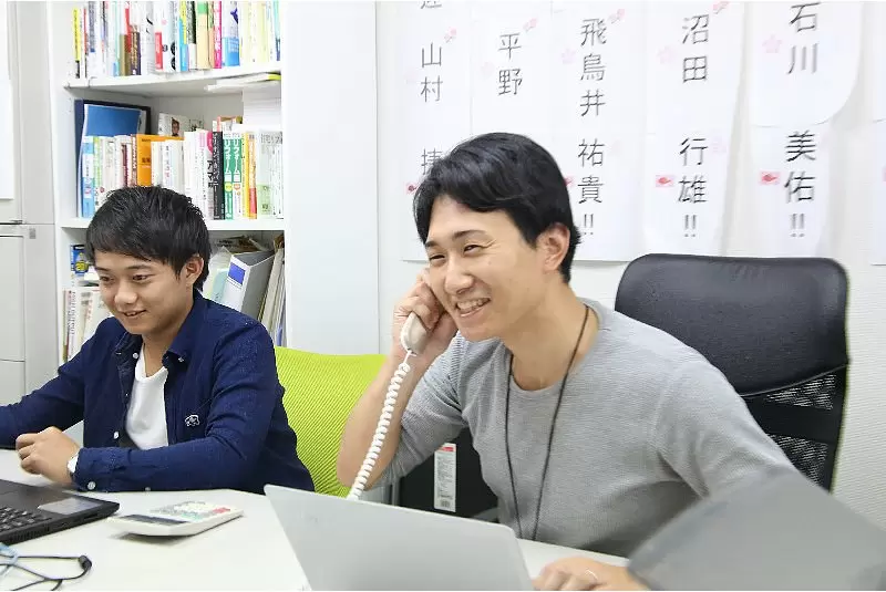 お客様との会話は笑顔で！しっかりと要望をお聞きます。