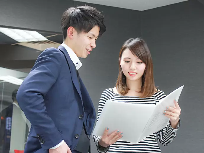 営業職とコミュニケーションをとることも多くアットホームな職場です！