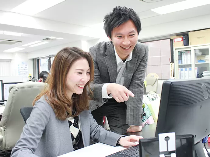 分からないことは先輩社員や営業部員が教えるので安心してください！