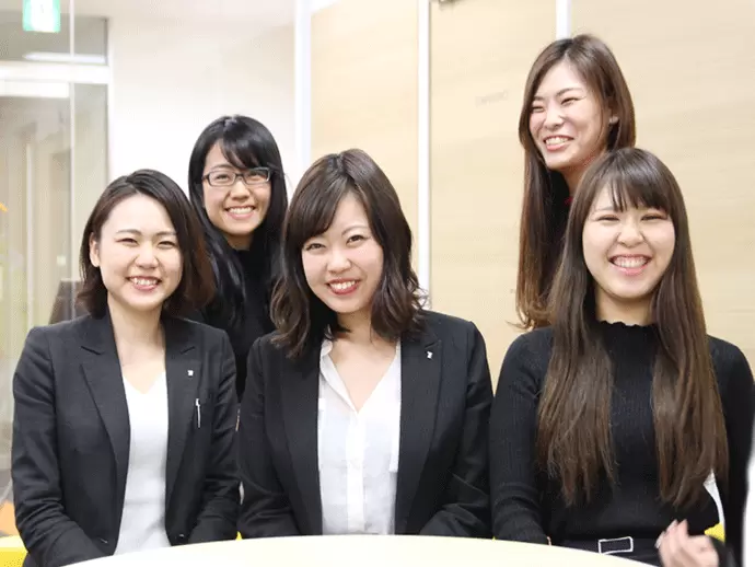 女性スタッフも活躍中♪メンバーの多くが未経験入社から、現在活躍しているため安心してくださいね！