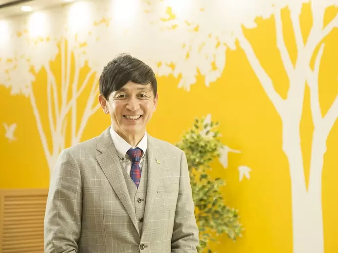 ●代表取締役　福井 英治　元体育教師の経験から、教育や女性活躍を推進しています。