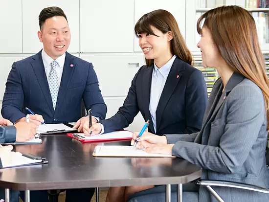 比較的若い世代が活躍中です！未経験でもフォローを受けながら、ゆっくり成長できる環境をご用意しています