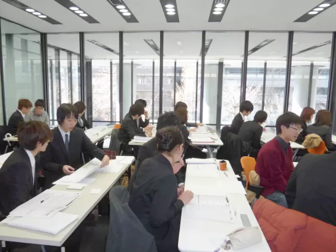 未経験から先生の仕事を始めた先輩多数！しっかりとした研修があるので安心です。