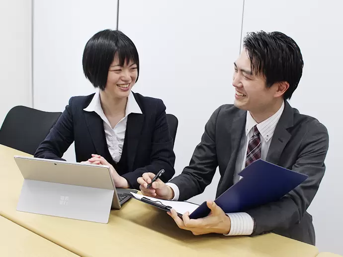 研修では、自分たちで分からないことをサポートし合ったりすることも！