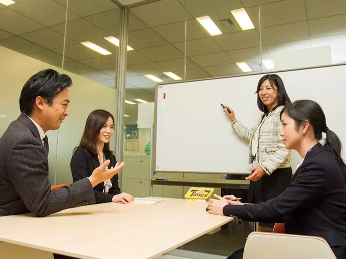 年齢や社歴、部署や立場に関係なく、社員同士の距離が近いのが特徴です。