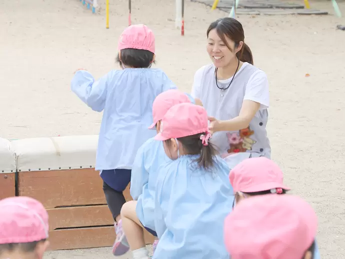 木々や花々の四季折々の表情が感じられる園です。