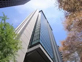 大阪本社のある梅田ダイビル。大阪駅から徒歩5分と立地の良さが自慢。