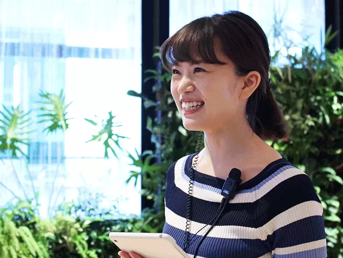 日本を代表する企業の顔だからこそ、満面のスマイルが大切です♪