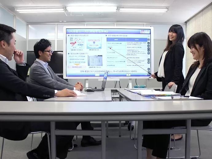 チームの仲間と協力しながら企画進行♪助け合って進められるので、安心です。