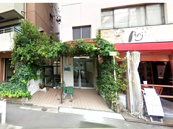 オフィスエントランスです。駅から徒歩1分と好立地です