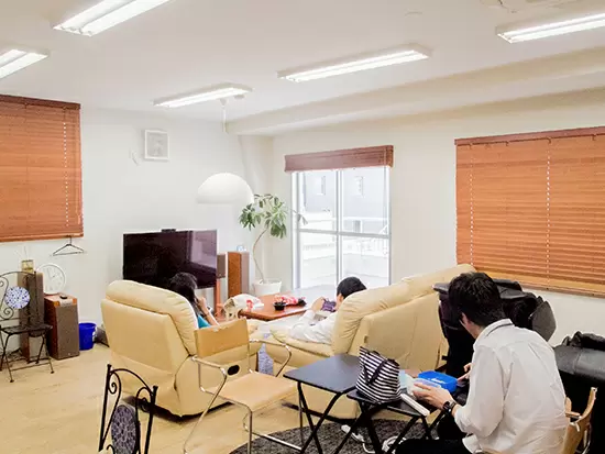 アットホームな雰囲気の休憩室でリフレッシュ！社員の「働きやすさ」を追求しています！