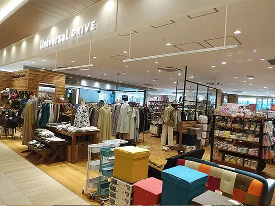 雑貨メーカーとして商品を企画製造する一方で、全国各地に直営の生活雑貨店を展開しています