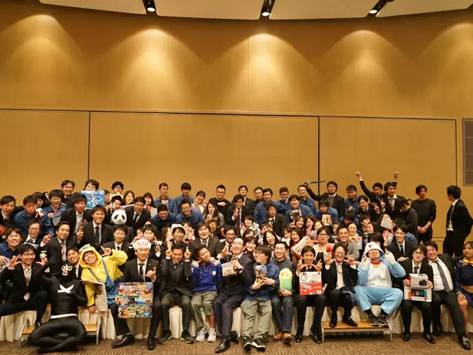 年末の忘年会は社員みんなで大盛り上がり！