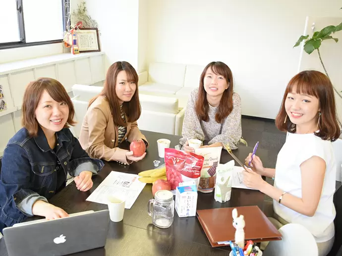 企画や会議では、お互いの意見を尊重しながら、みんなで一緒につくり上げていく会社です♪