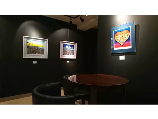 ITが当たり前になった現代人に感じて欲しい「現代アートの版画作品」を扱っています。