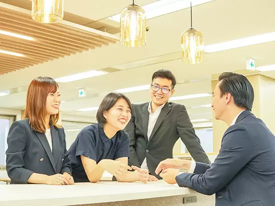 残業を削減する意識が根付いており、残業時間は少なめ。習い事に通う社員もいます♪
