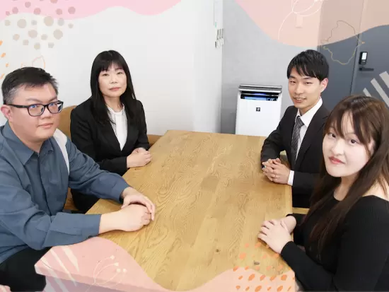 受験情報誌の企画や制作も実施。これまで数多くの学生をサポートしてきました。