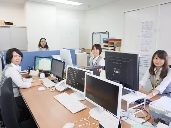 人間関係は良好♪お互いに支えあいながら仕事を進めています。