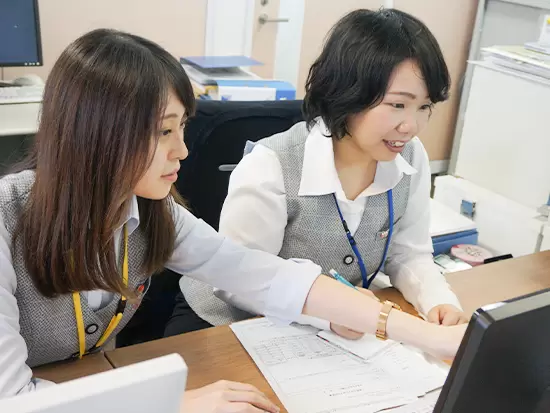 社員同士の距離が近くて風通しが良いため、気軽に雑談から仕事上の相談までできる環境です。