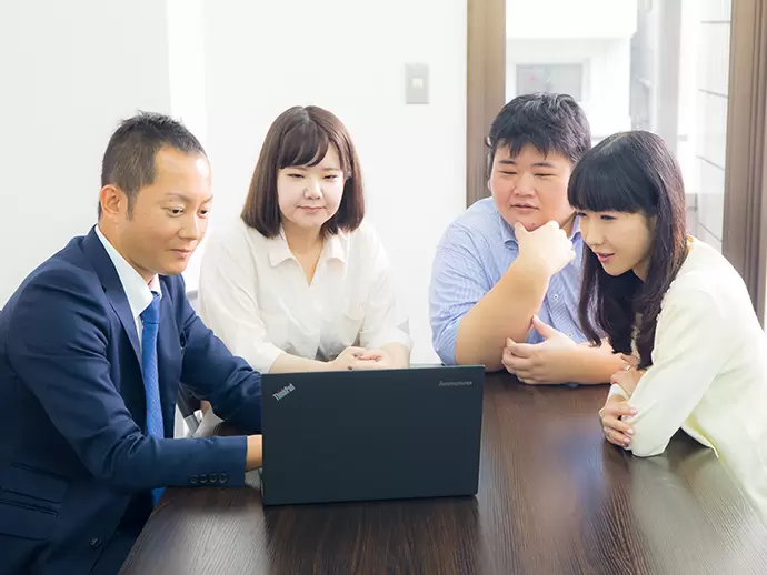 会社のことは社員全員で決めいくスタンスです。年次に関係なく意見を言えます