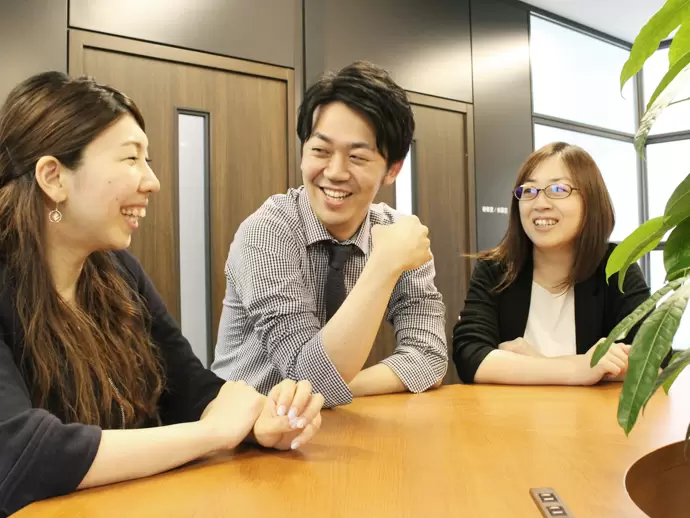 男女関係なく、仲が良いのも当社の自慢♪20代30代の若手がたくさん活躍しています。