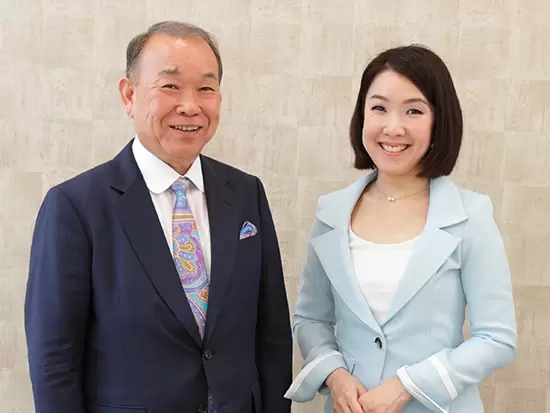一緒に新しい価値ある相談サービスを作りましょう！(左)代表取締役木島、(右)上席執行役員谷本