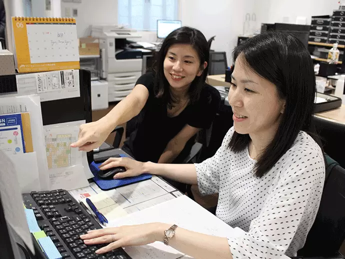 分からないことはすぐ近くにいる先輩に聞けます！少数精鋭だからこそ、誰にでも質問しやすいですよ♪