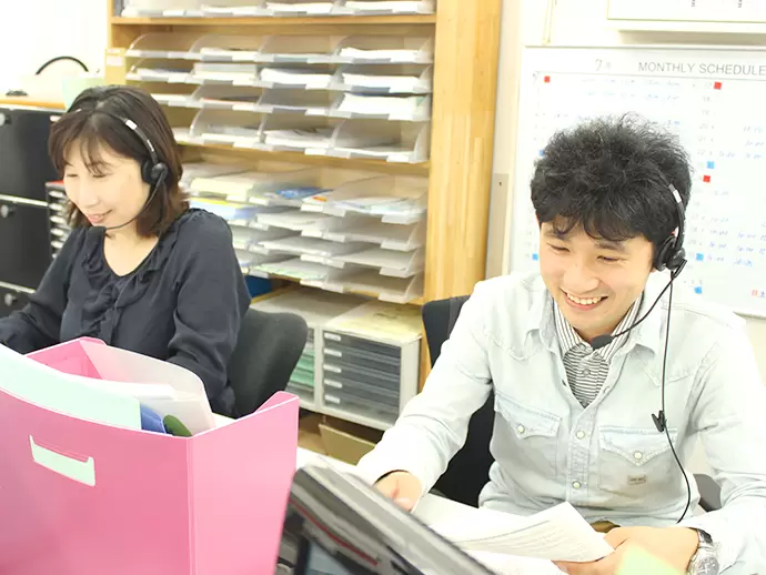 分からないことは先輩に何でも聞いてください。