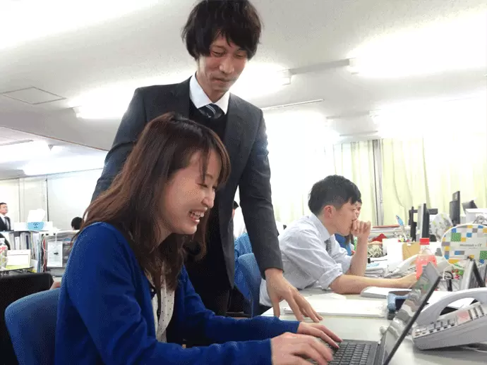 社員同士の距離も近いため、何か分からないことがあっても気軽に相談できる環境♪
