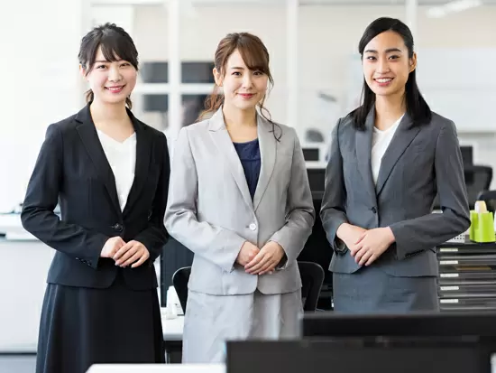 社員同士仲がよく、社内は和気あいあいとしています。