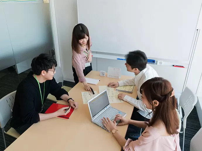 20代を中心に若手メンバーが活躍中。提案して自ら変えていけるので、大きなやりがいを感じられます。