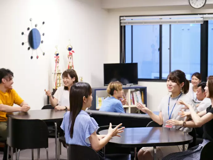 外国人のダンサーやシンガーなど面白い方が多くいる職場です！