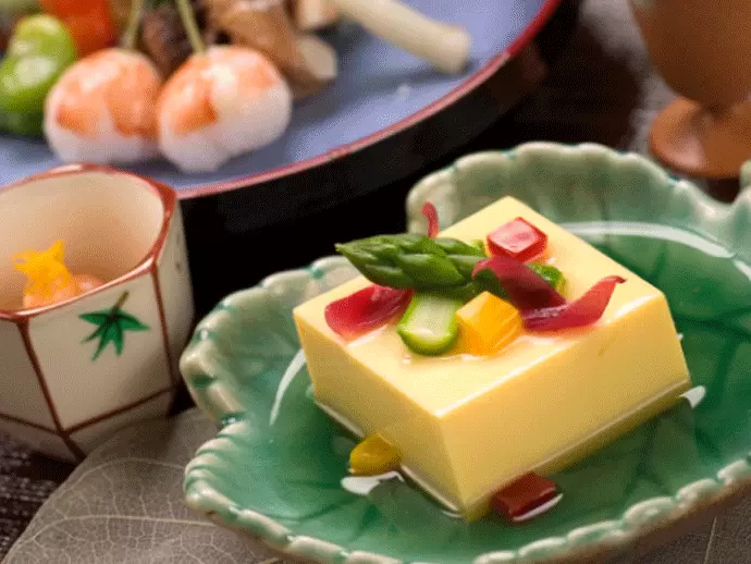 宿では、心のこもったお食事を堪能できます。