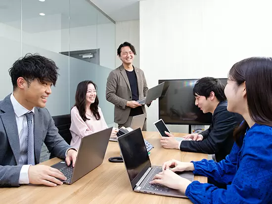 20～30代の女性が多数活躍しており、社内は和気あいあいとしています！
