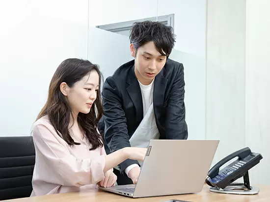 分からないことがあれば何でも聞ける環境です。しっかりとお教えしますので安心してください！