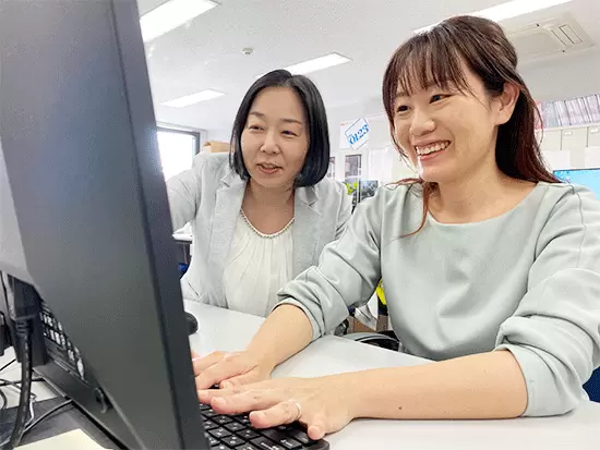 先輩社員が隣でサポートしてくれるので安心です！