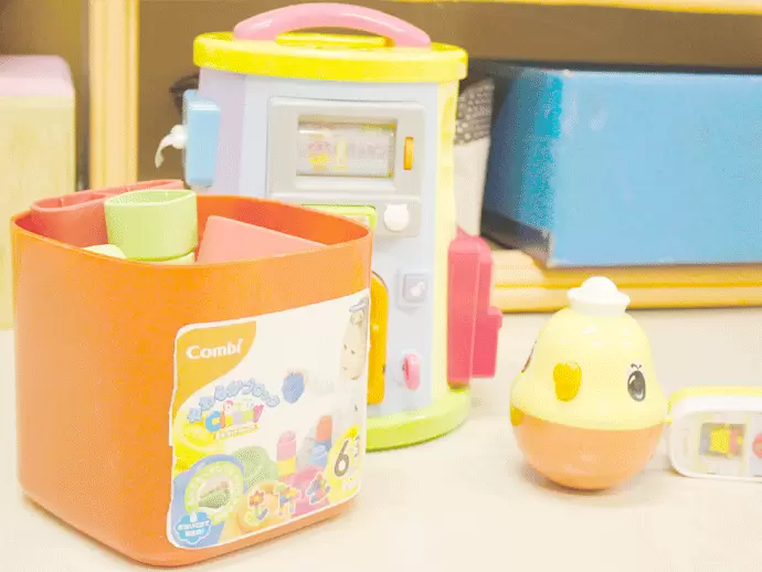 保育園では子どもたちが安全性の高いコンビ製のおもちゃで遊んでいます！
