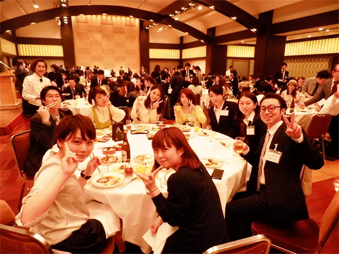社員総会の様子。20代の女性スタッフが数多く活躍しています！