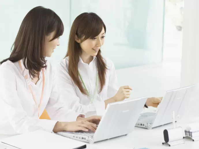 わからない事があっても周りの人にすぐ聞ける環境です♪