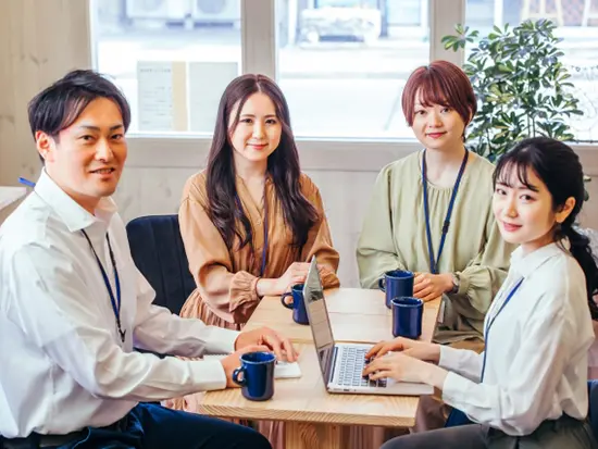 働くスタッフは30代が中心。上場企業の会社なので、安定した経営基盤を誇ります。