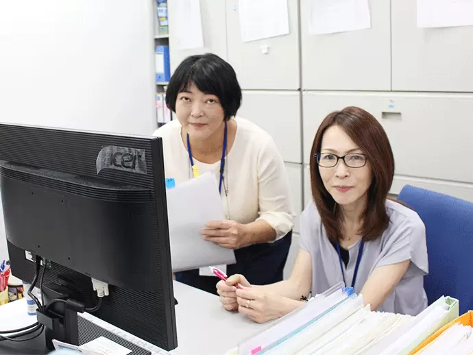 分からないことは教えあうなど、チームワークは抜群です。