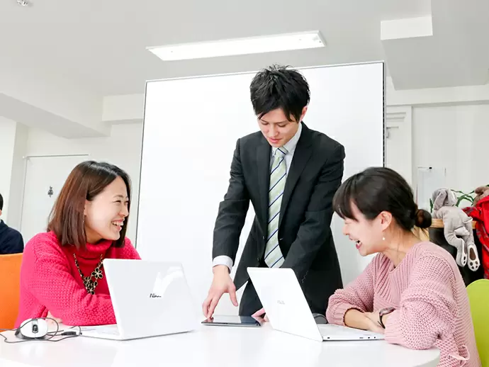 男女問わず、明るい人が多く活気あるオフィスとなっています