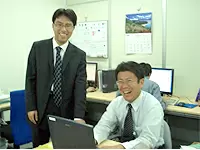 互いに意見しあい、新たな製品づくりに取り組んでいます。