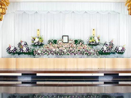 景気に左右されない「葬儀」と「結婚式」に関するサービスを手掛けているため、安定感はバツグンです。