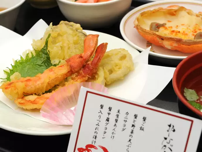 患者さんや利用者さんのリクエストにも応えながら、バランスのいい献立を考えます。