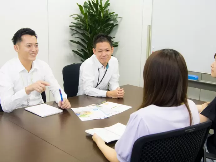 チームワークは抜群！お互いの仕事をしっかり共有しながら活躍しています。